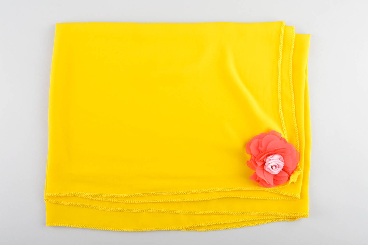 Женский шарф ручной работы желтый шерстяной шарф стильный красивый шарф с брошью фото 4