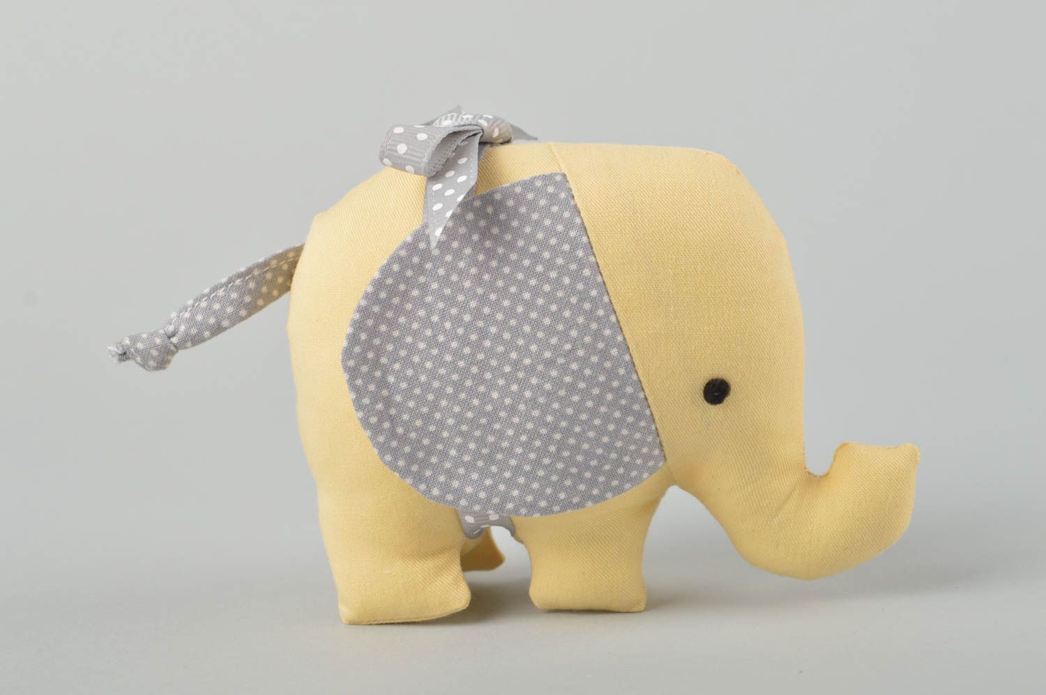 Elefantino fatto a mano pupazzo di peluche giocattolo simpatico da bambini
 foto 2