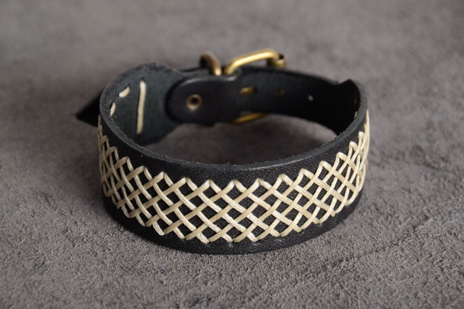 Bracelet en cuir naturel fait main design original large de couleur noire photo 1