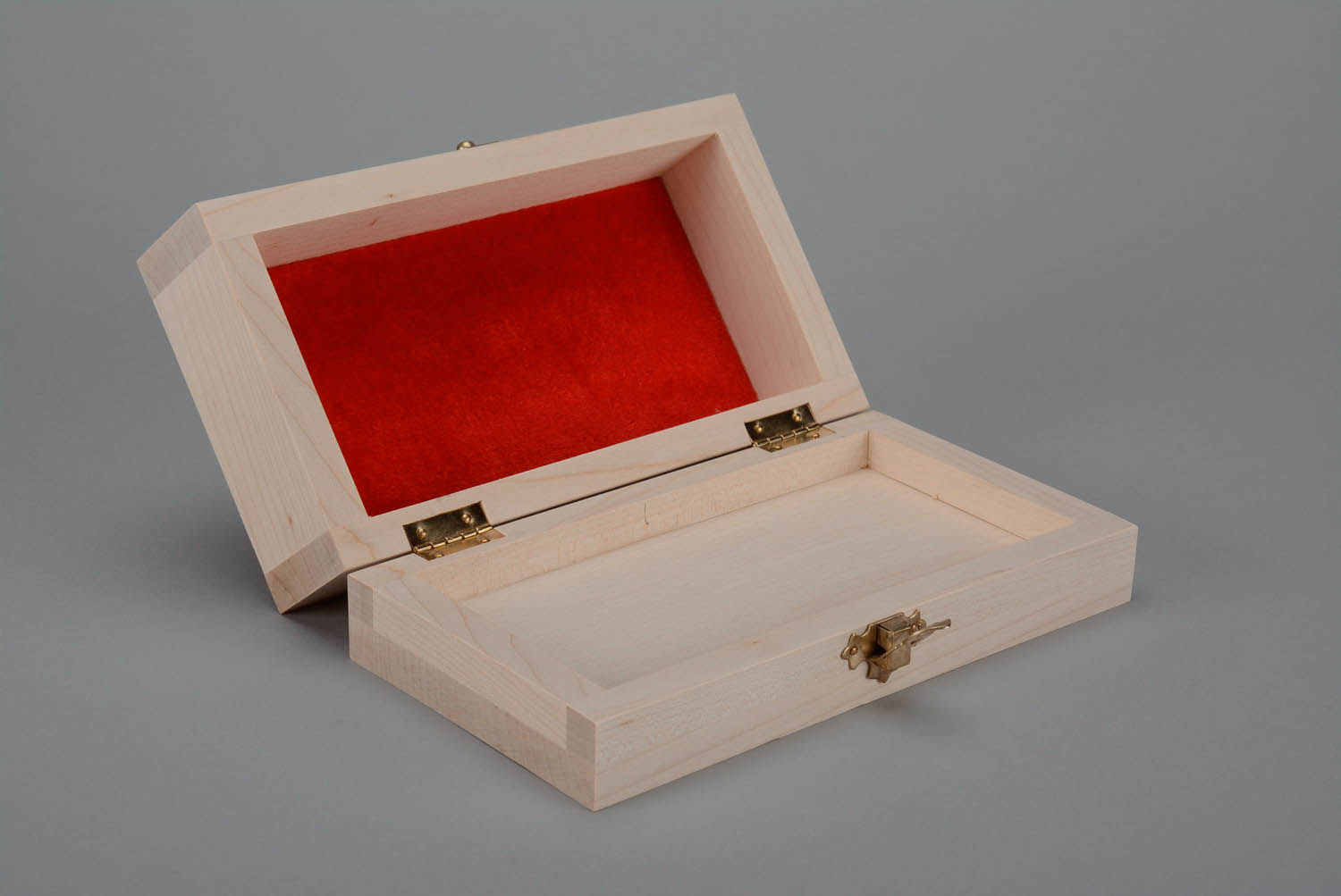 Caixa de madeira com acabamento de veludo foto 2