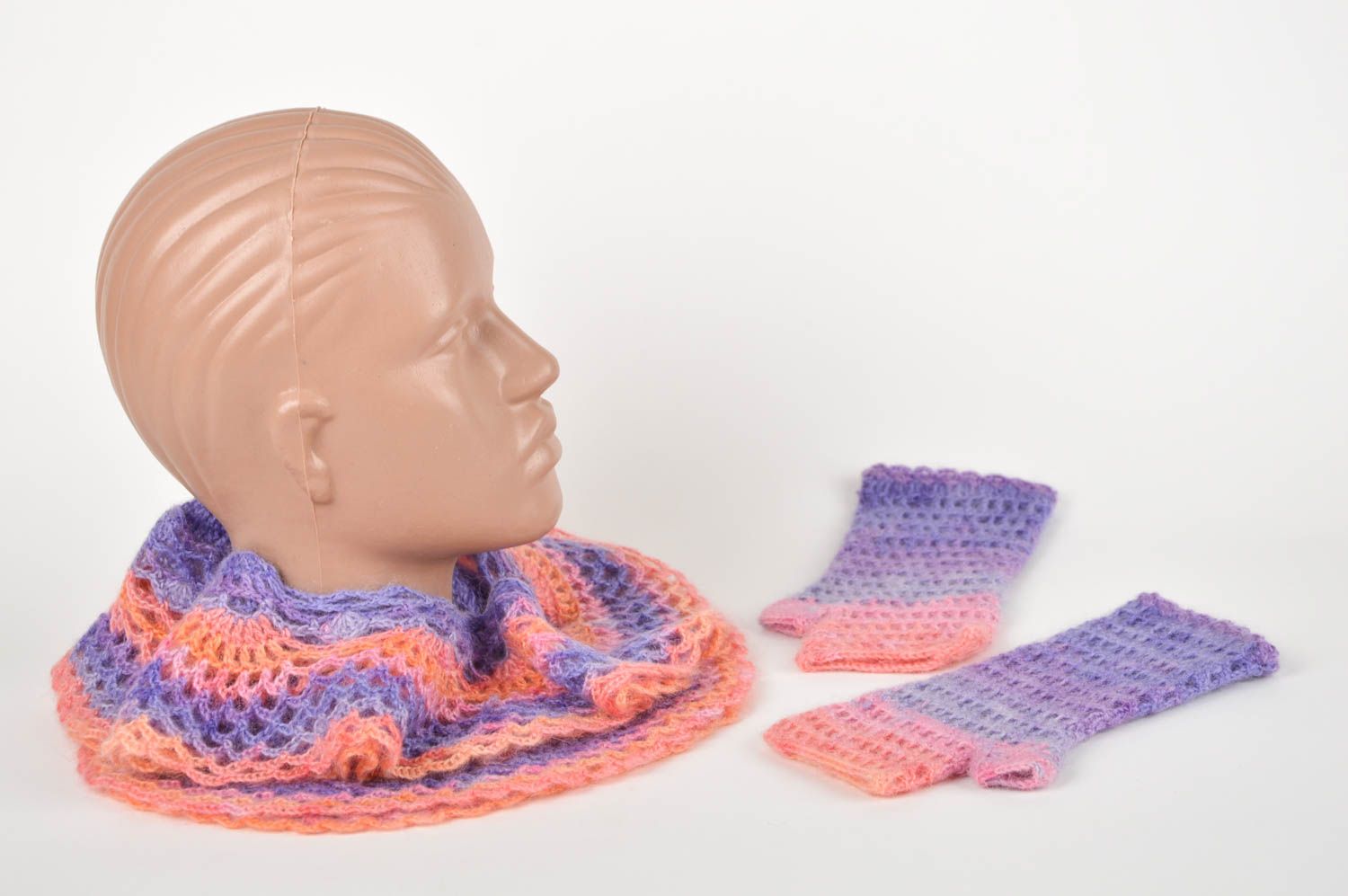 Bufanda y mitones tejidos artesanales complementos de invierno ropa femenina foto 3