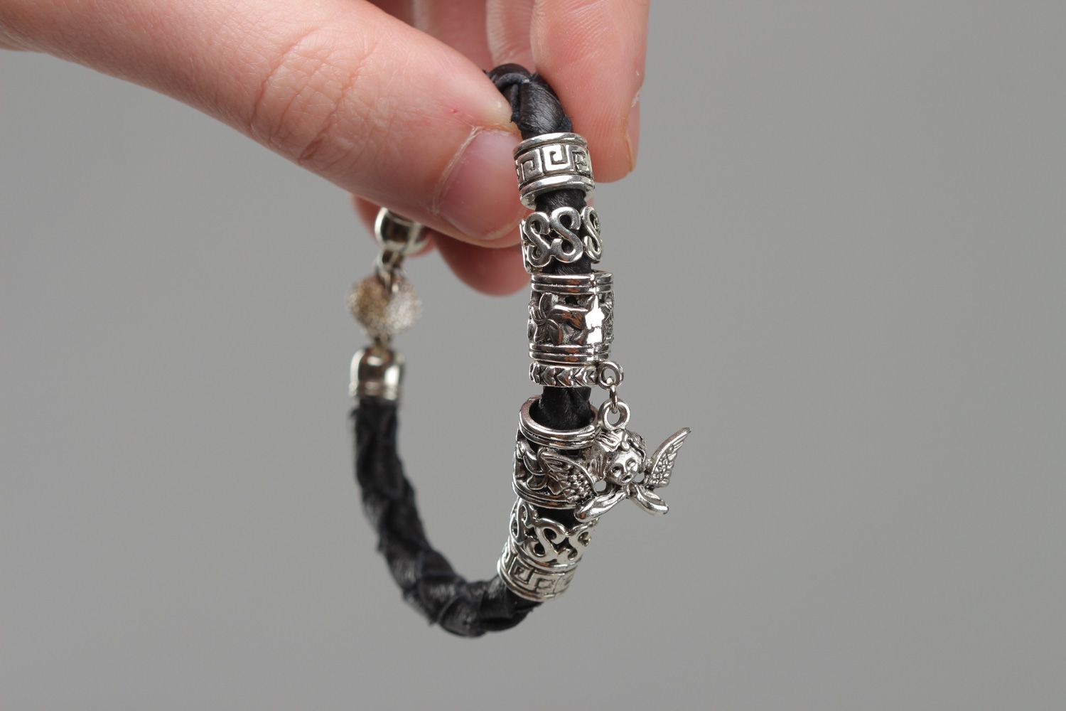 Bracelet fait main de vrai cuir noir avec pendeloque ange métallique unisexe photo 5