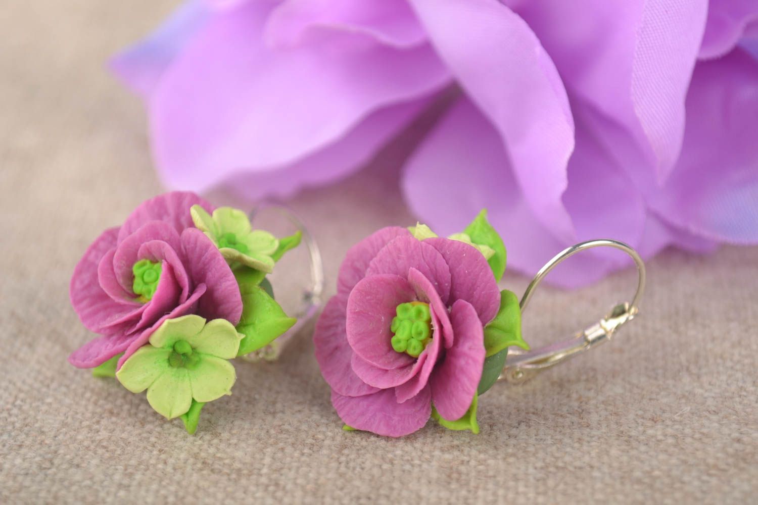 Handmade Blumen Ohrringe Schmuck aus Porzellan Accessoire für Frauen lila foto 1