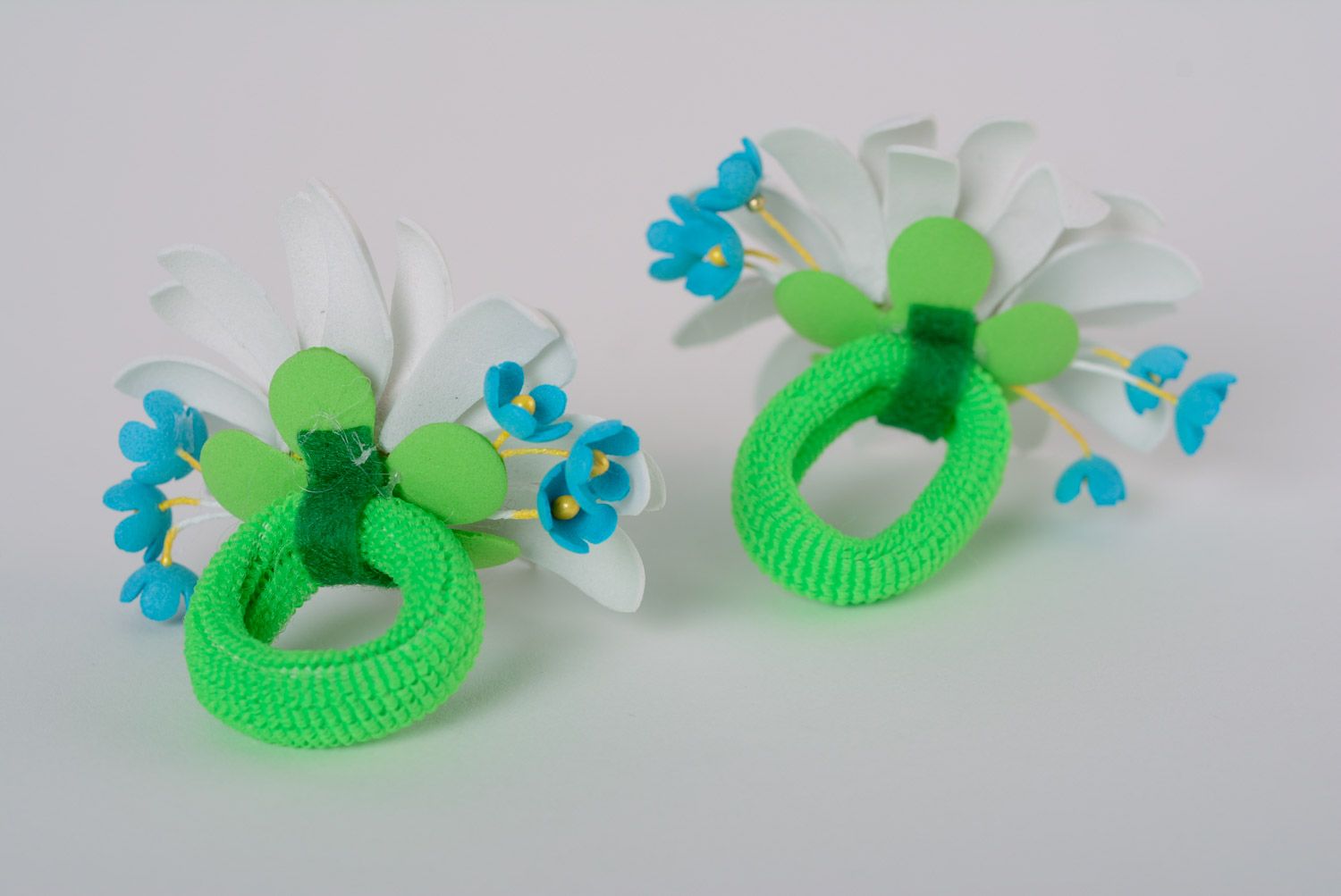 Set of handmade foamiran fabric flower hair ties 2 pieces camomiles and forget-me-nots photo 3