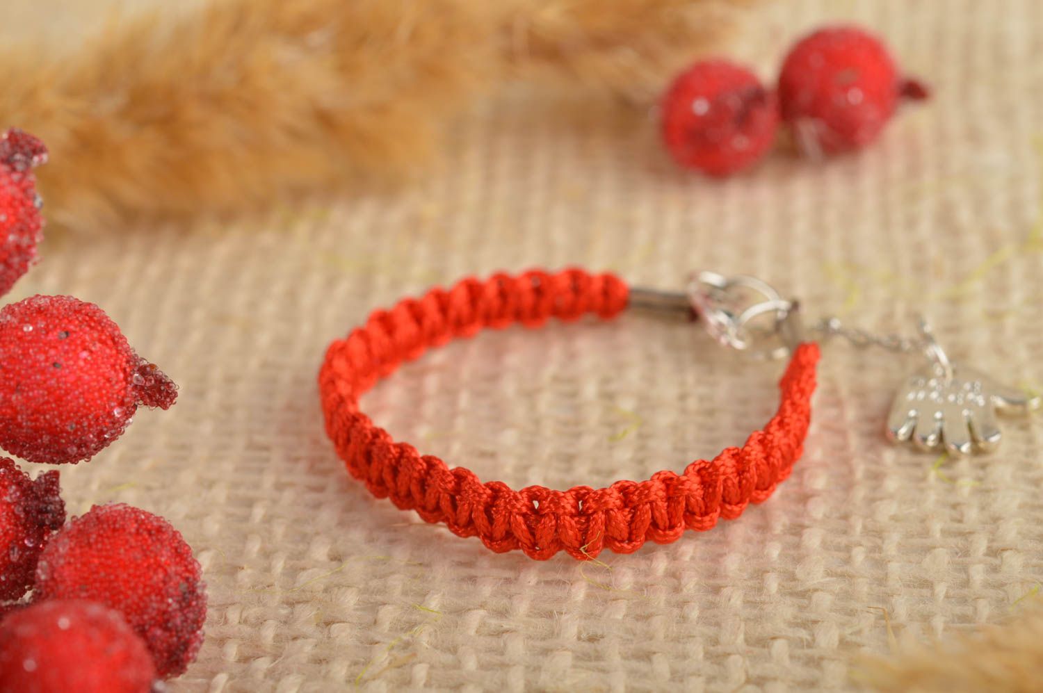 Bracelet textile Bijou fait main rouge tressé simple Accessoire fille cadeau photo 1