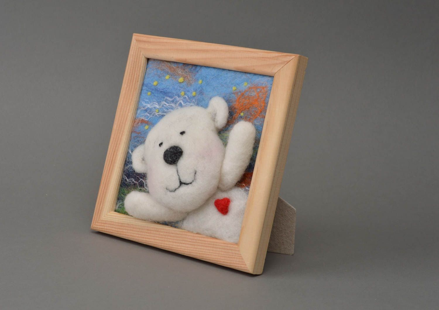 Tableau ours blanc en laine naturelle feutrée fait main dans cadre en bois photo 2