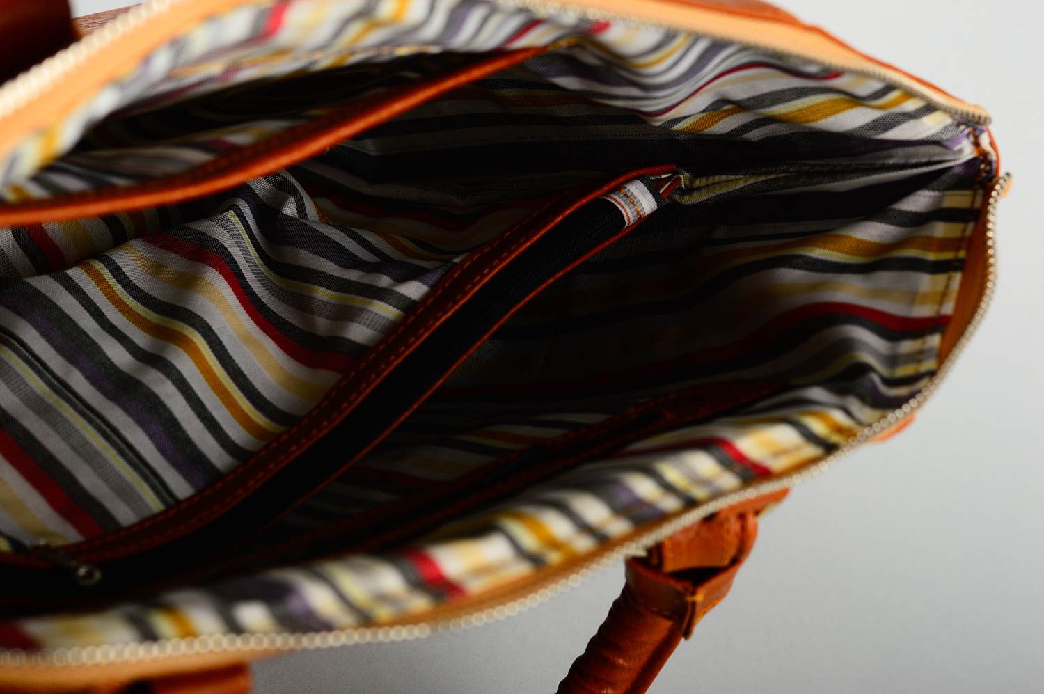 Сумка ручной работы сумка на плечо из кожзама женская сумка коричневая стильная фото 5