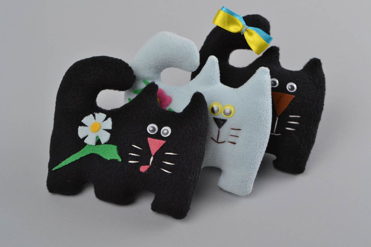 Schwarzes originelles künstlerisches handmade Kuscheltier Katze für Kinder foto 1