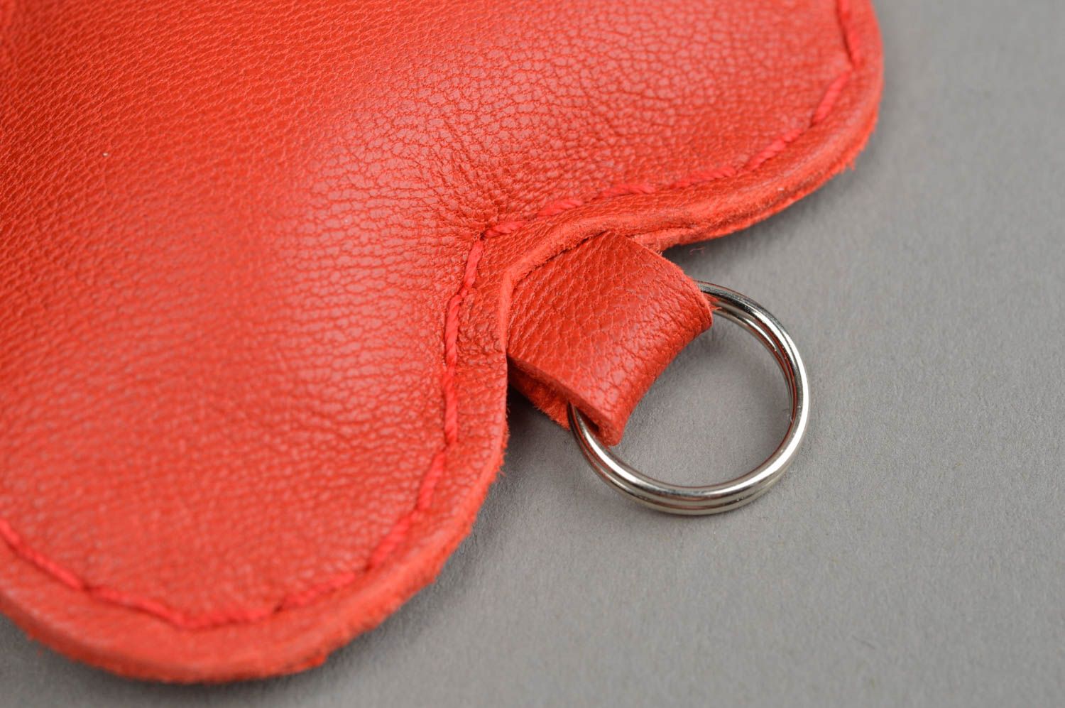 Handmade Schlüsselanhänger aus Leder rotes Herz Designer Handarbeit romantisch foto 4