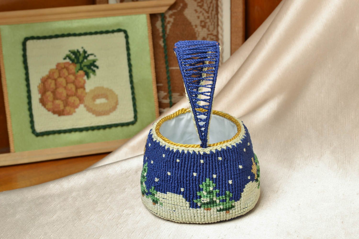Macrame basket with ornament photo 5