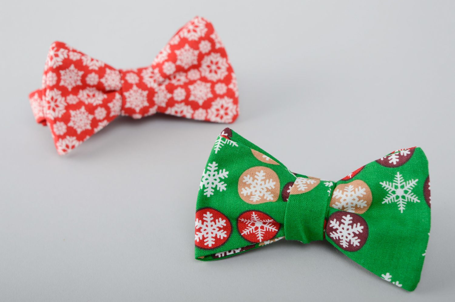 Галстук-бабочка ручной работы из ткани рождественский зеленый фото 5