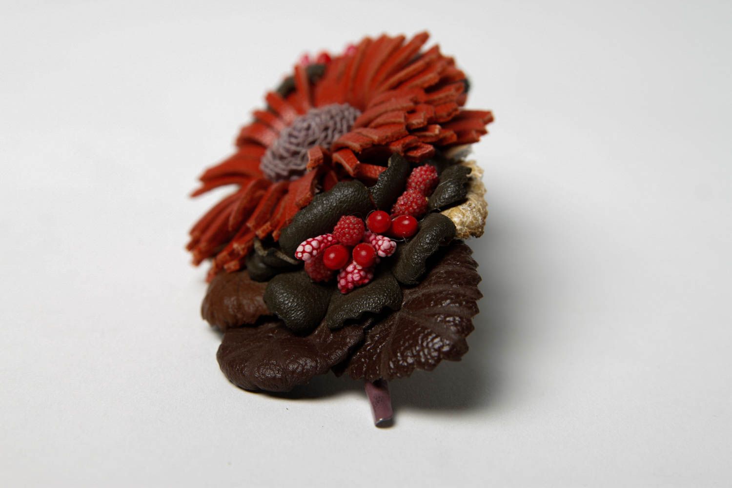 Handmade Haarspange Leder Haarschmuck rot Schmuck für die Haare mit Blume foto 4