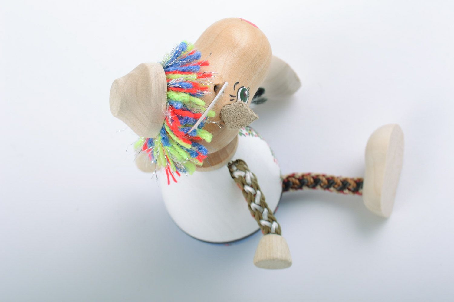 Öko Spielzeug handmade aus Holz Ziegenbock im Hut mit Bemalung handmade für Kleinkinder  foto 4