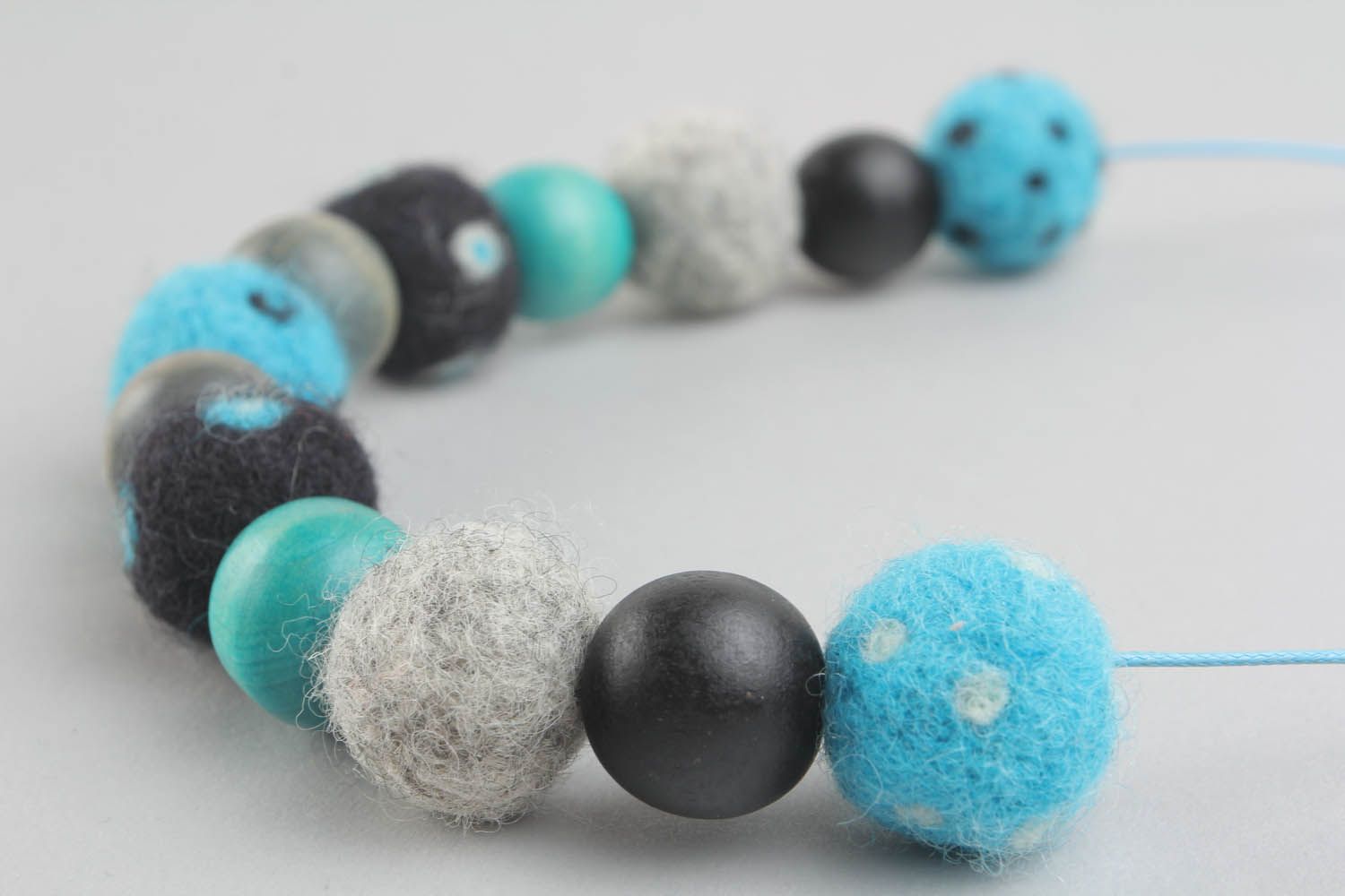 Felted beads photo 4