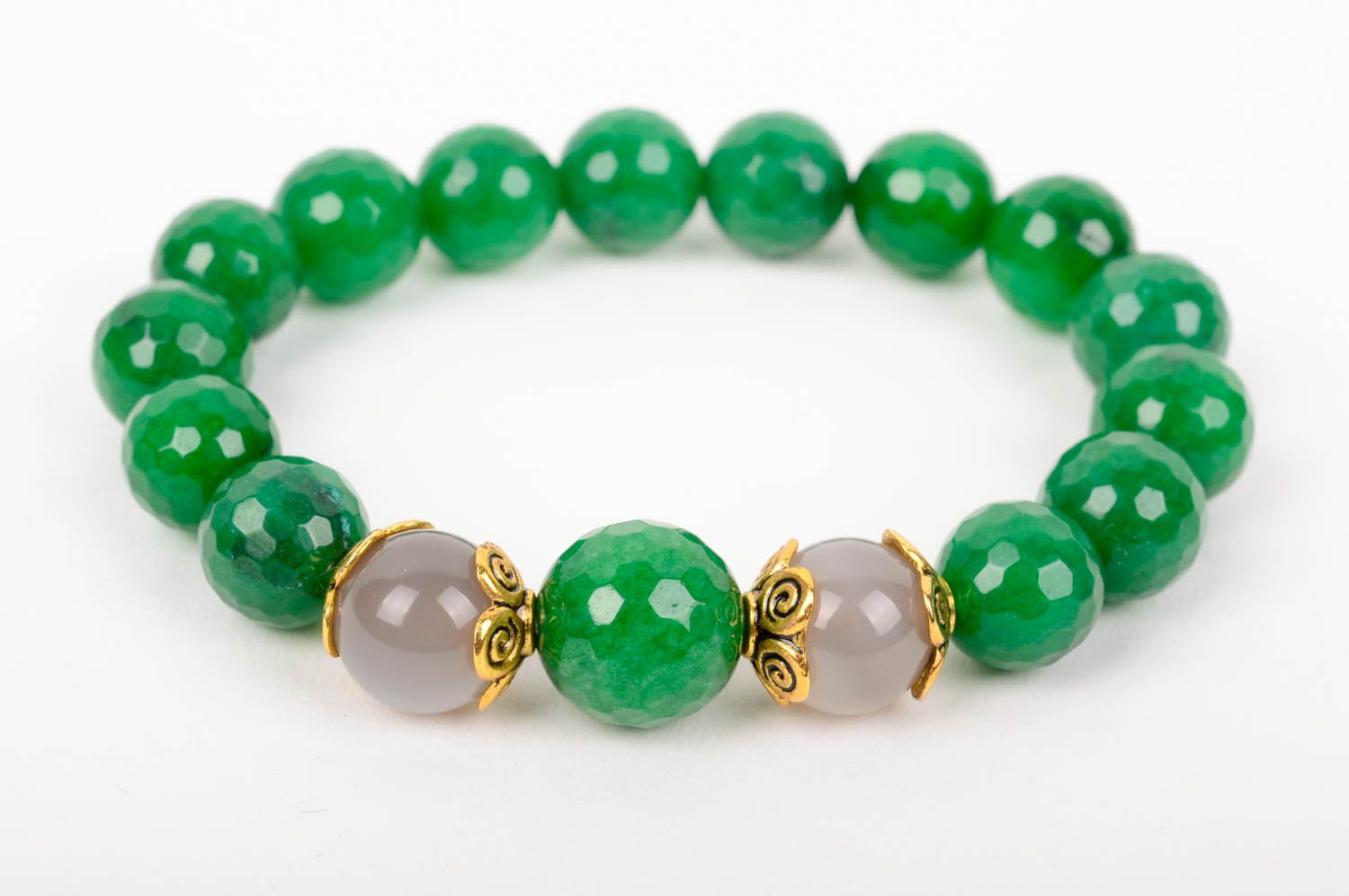 Зеленый браслет из натуральных камней ручной работы оригинальный для девушек фото 1