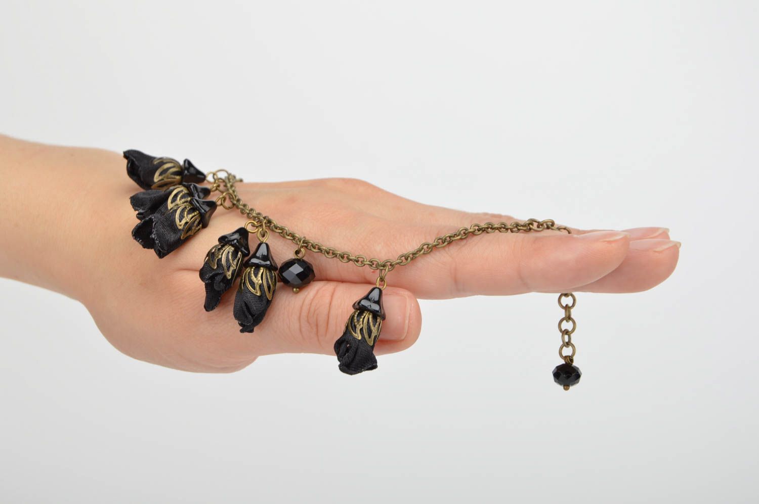 Bracelet fait main Bijou fantaisie fleurs noires chaîne métal Accessoire femme photo 2