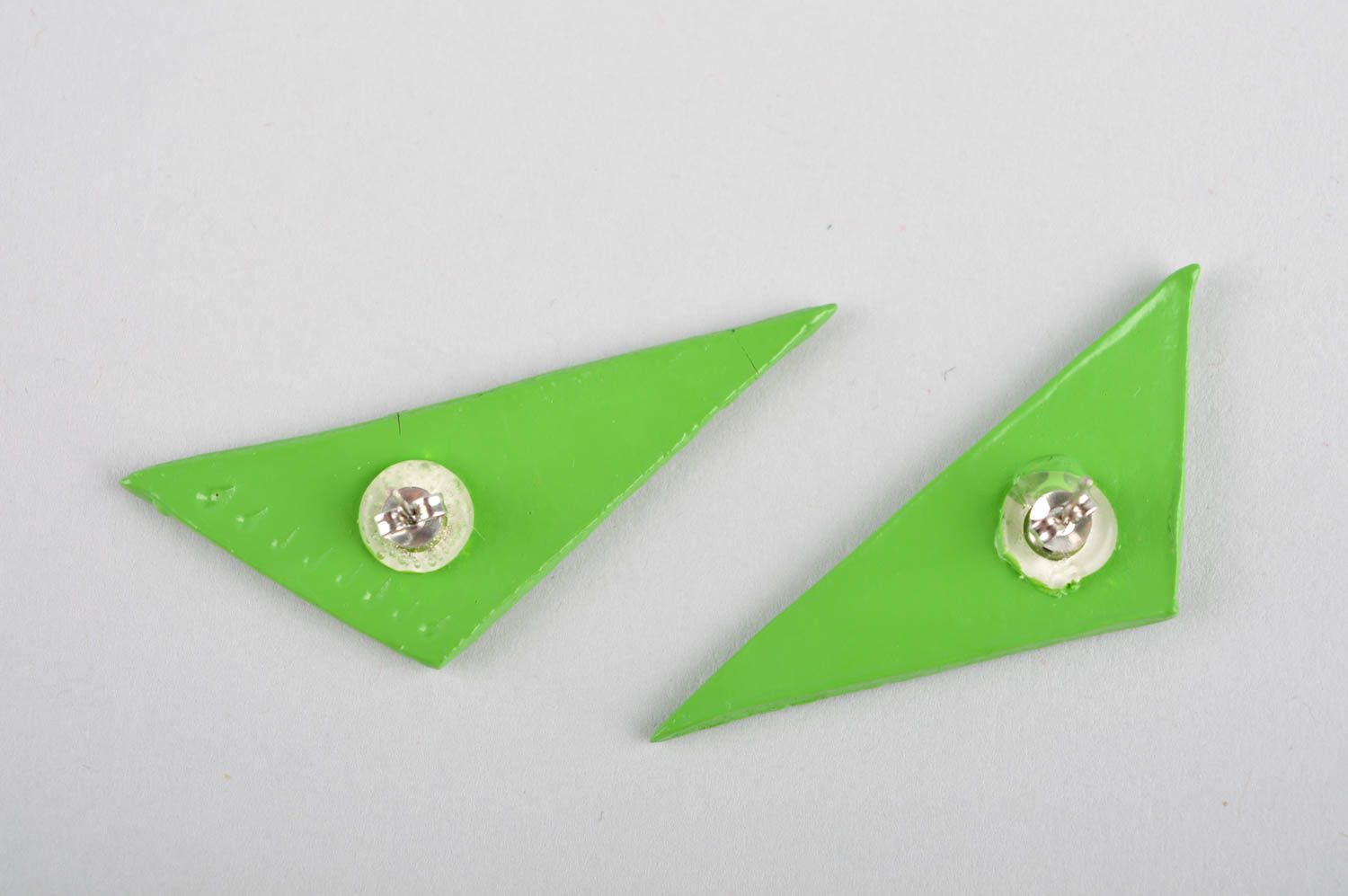 Серьги из полимерной глины украшение ручной работы зеленые серьги гвоздики фото 4
