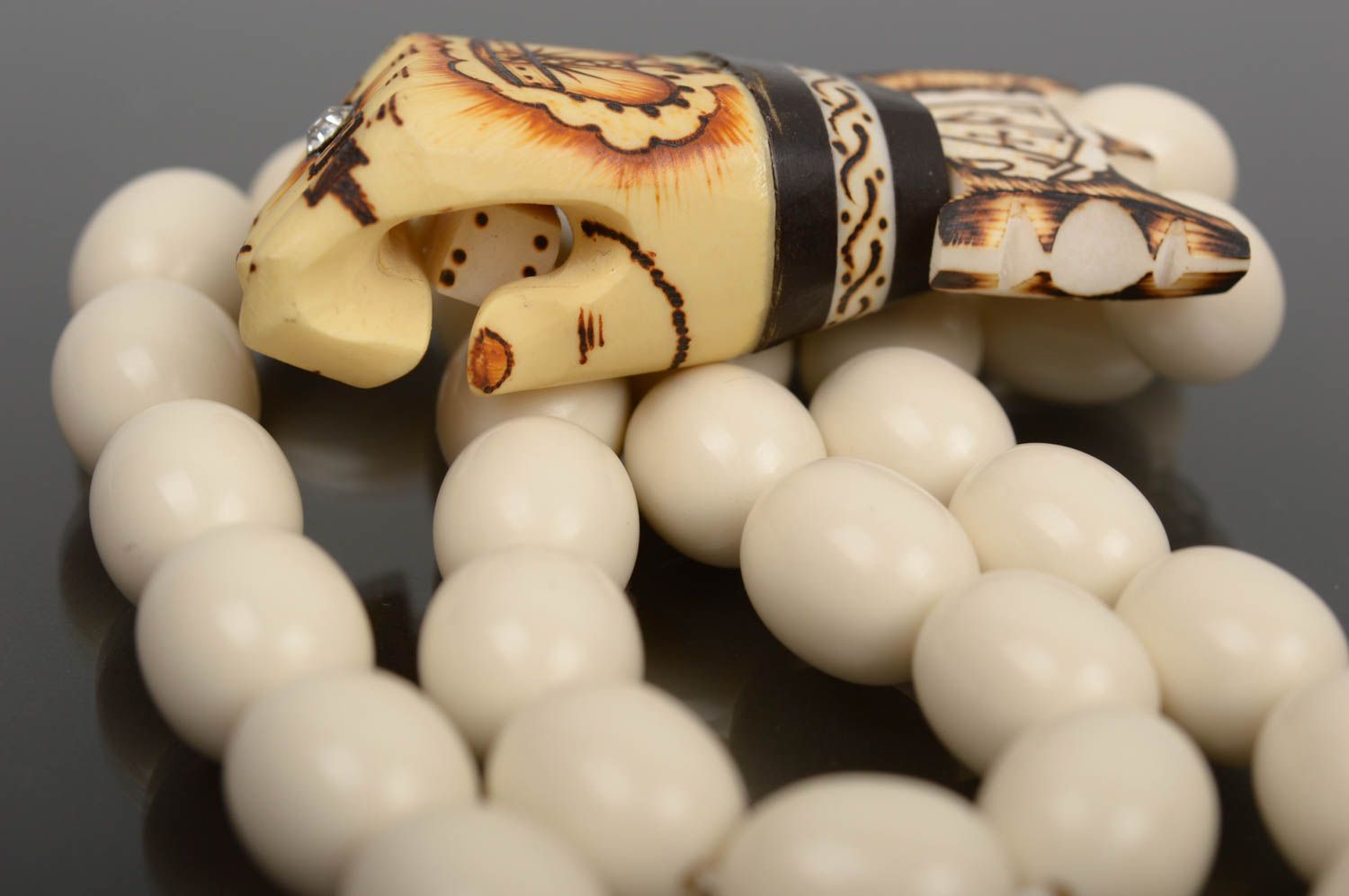 Chapelet fait main Bijou religieux en perles fantaisie blanches Cadeau original photo 4