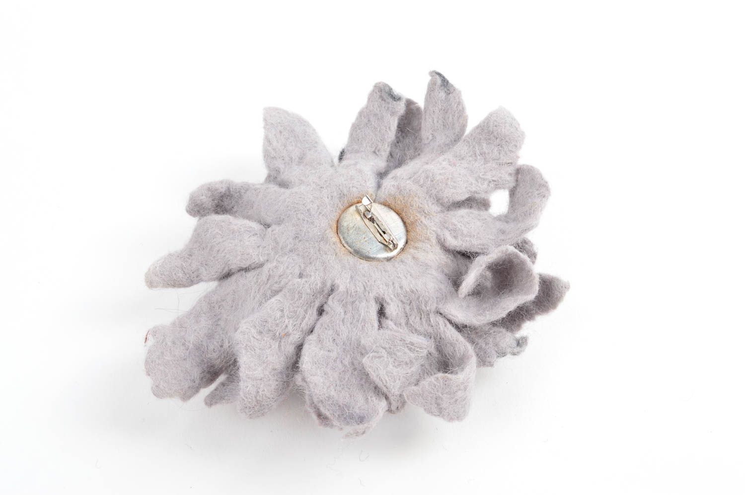 Broche grise Bijou fait main laine feutrée Accessoire femme perles rocaille photo 4