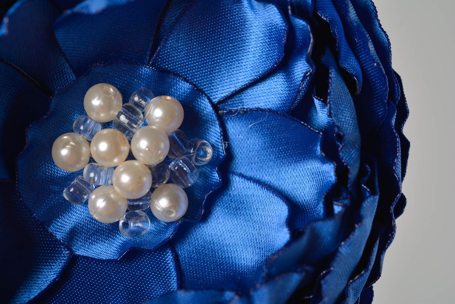 Barrette cheveux Accessoire femme Broche fleur bleue en satin perles fantaisie photo 2