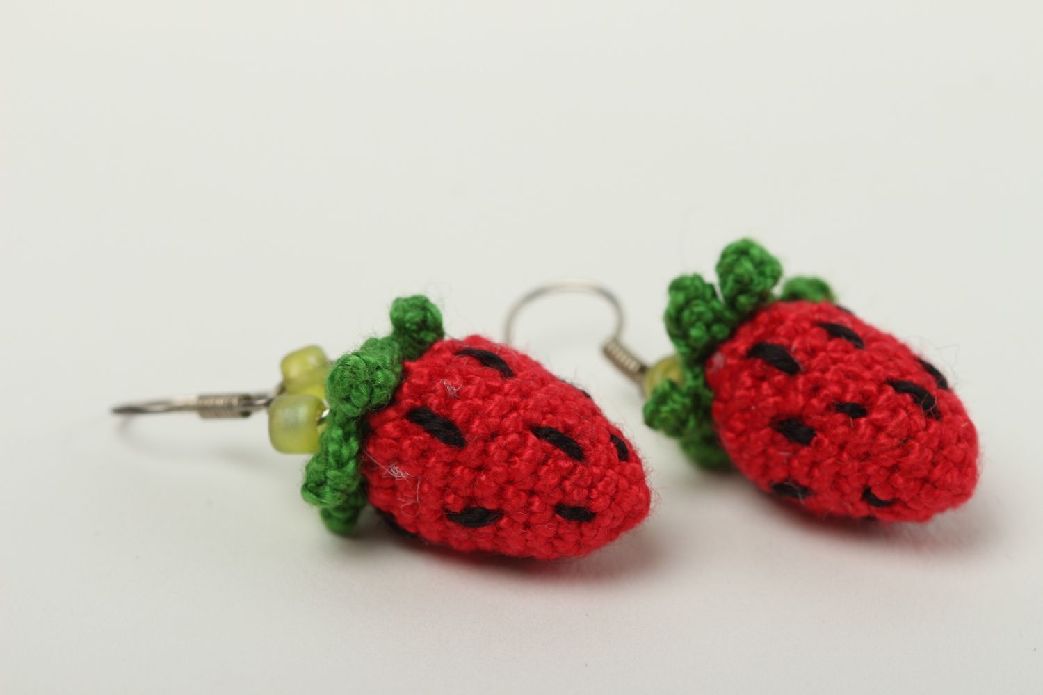 Boucles d'oreilles fraise Bijou fait main tricotées au crochet Cadeau femme photo 3