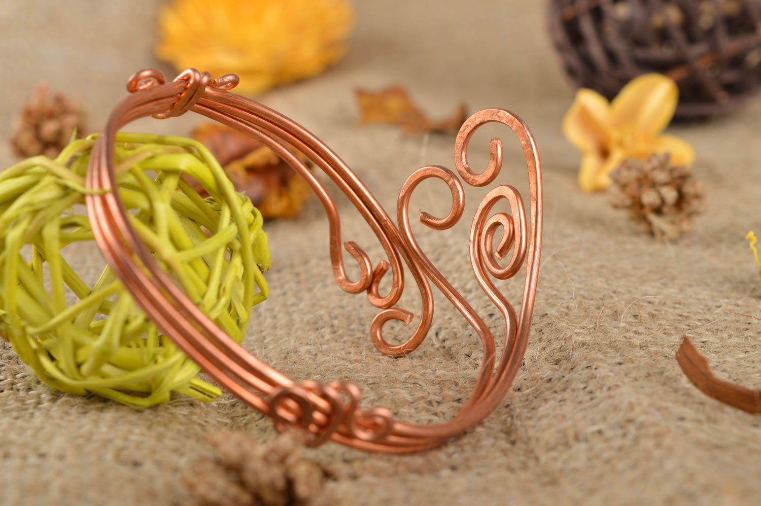 Pulsera de metal de cobre artesanal accesorio para mujer regalo original foto 1