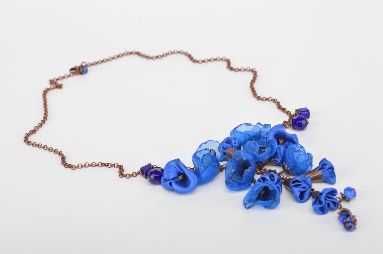 Collier fantaisie Bijou fait main fleurs bleues tissu chaîne Accessoire femme photo 2