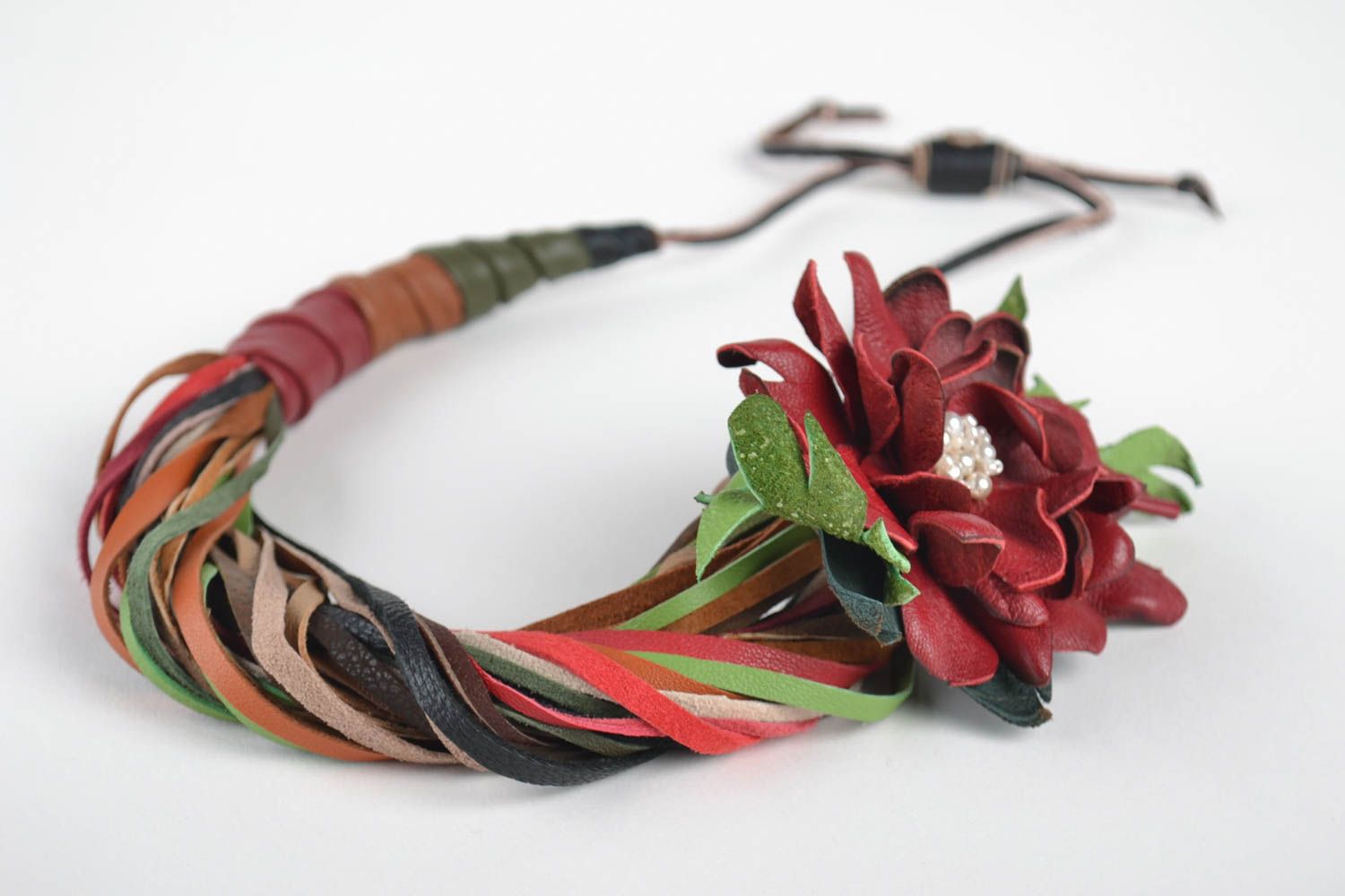 Gros collier en cuir naturel Bijou fait main Cadeau femme design unique fleur photo 2