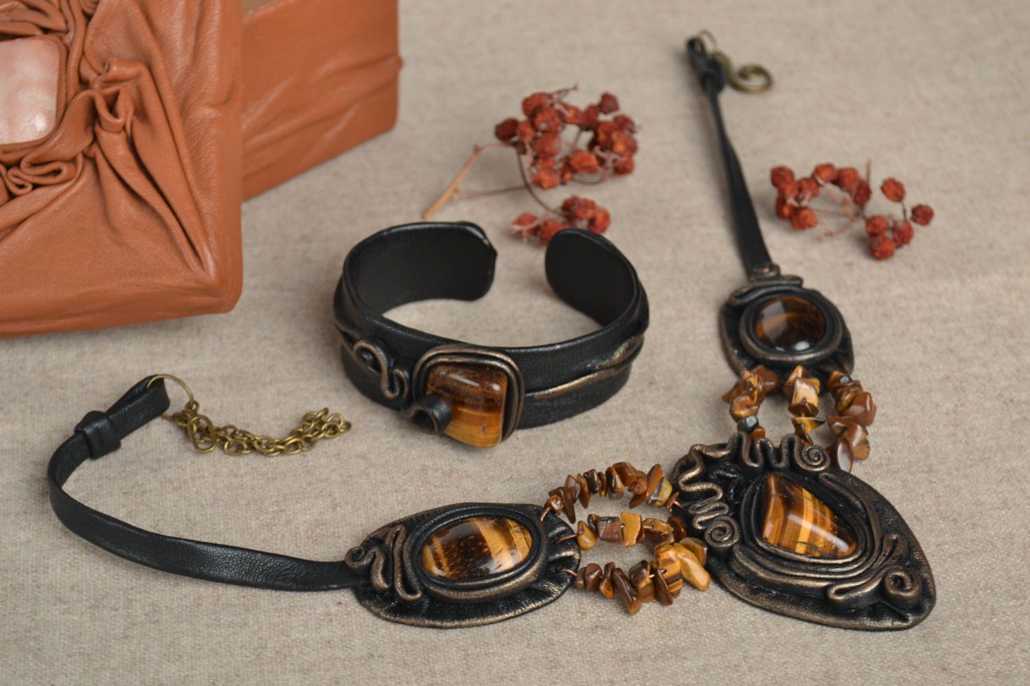 Handmade Damen Schmuck Set breites Lederarmband und Leder Collier schwarz foto 1
