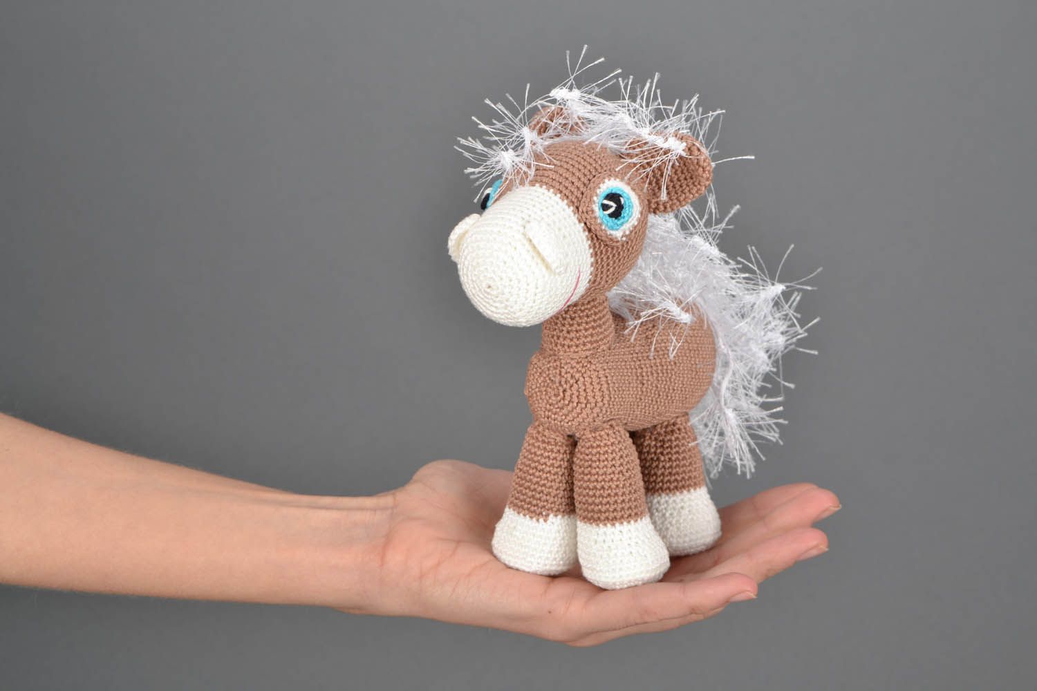 Gestricktes Spielzeug Pony foto 2
