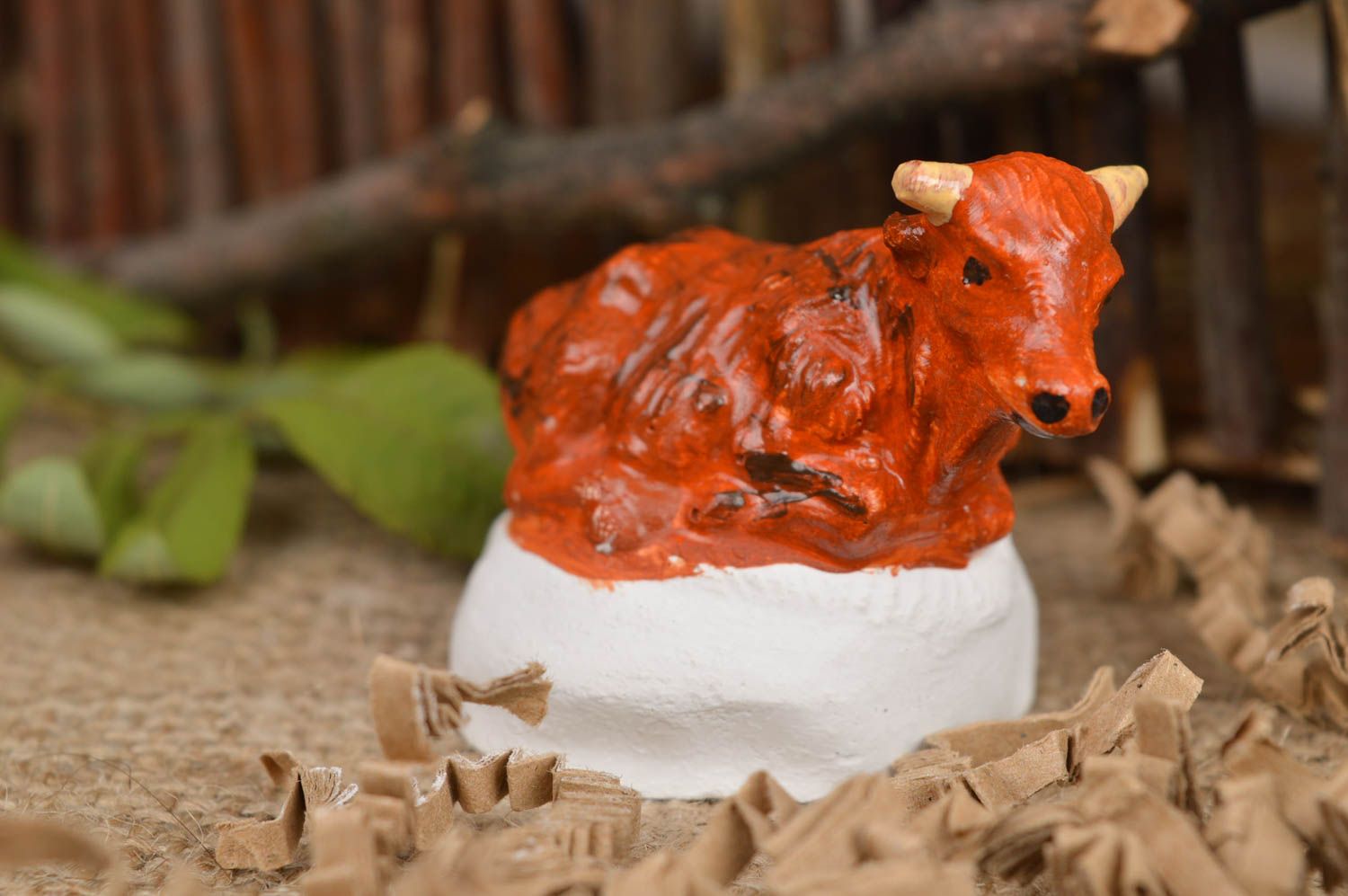 Figura artesanal de animal decoración de casa figura de yeso pintada Ternero foto 1