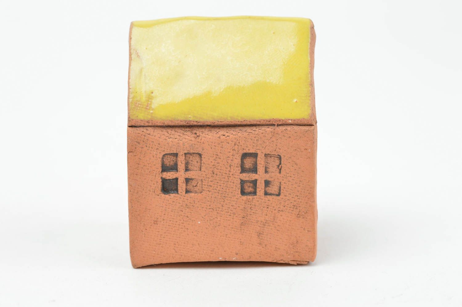 Casita de barro de techo amarillo artesanal figura decorativa adorno para casa foto 4