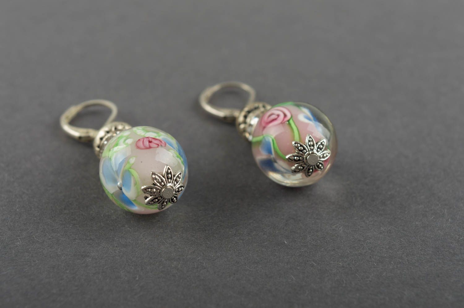 Boucles d'oreilles florales en verre de Murano faites main rondes accessoire photo 3