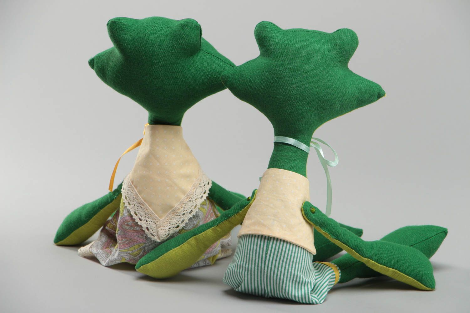 Jouets décoratifs en tissu faits main design original pour enfant Grenouilles photo 4