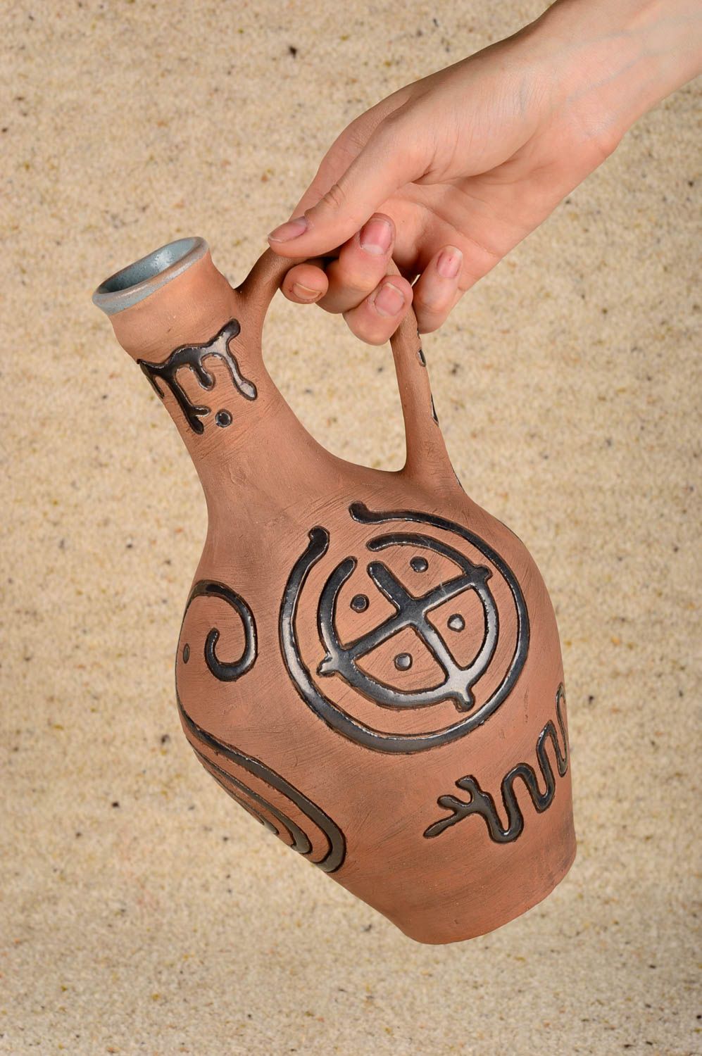 Jarro de cerámica hecho a mano utensilio de cocina elemento decorativo foto 5