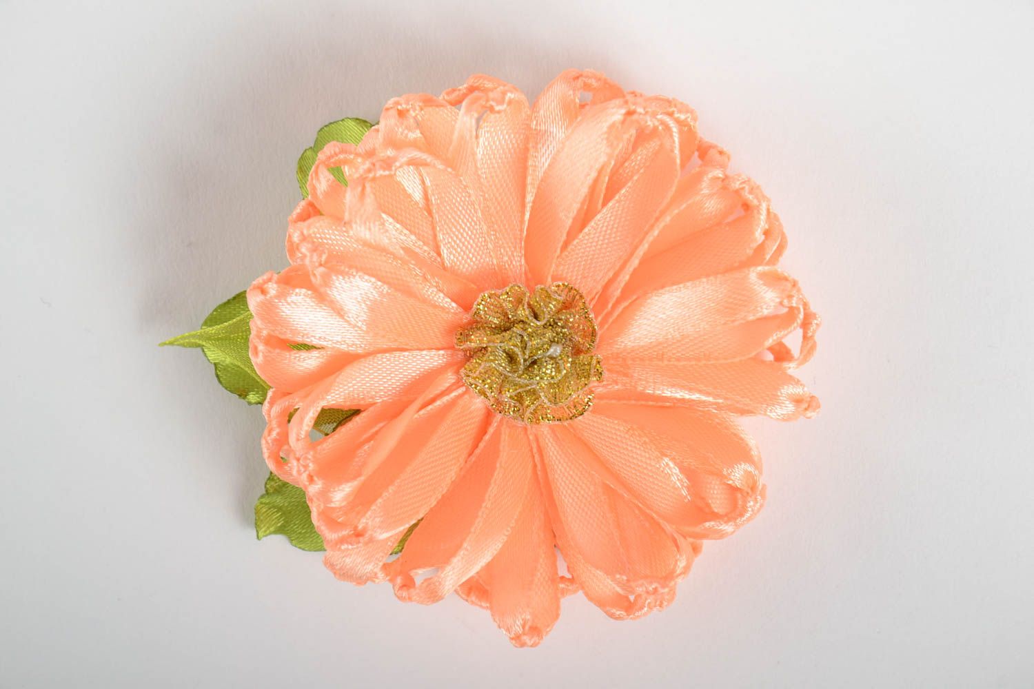 Персиковая заколка для волос в виде цветка с лепестками на зажиме ручная работа фото 4