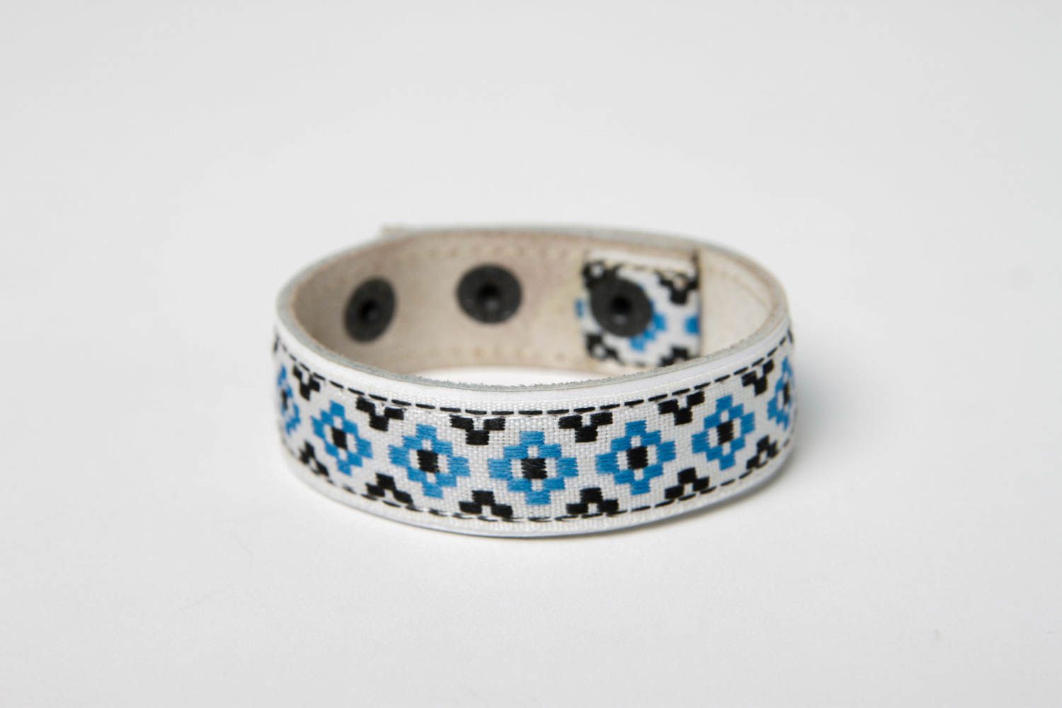 Bracelet cuir Bijou fait main ornement bleu blanc noir Accessoire en cuir photo 3