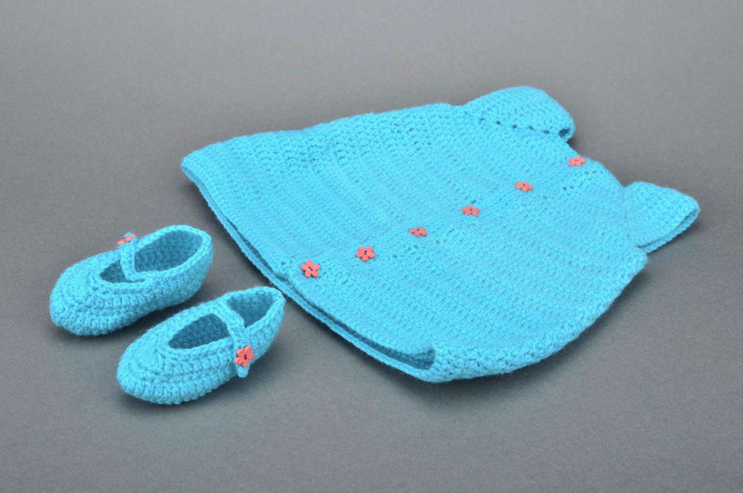 Set of handmade crochet baby girl clothes of blue color vest and shoes 2 items photo 3