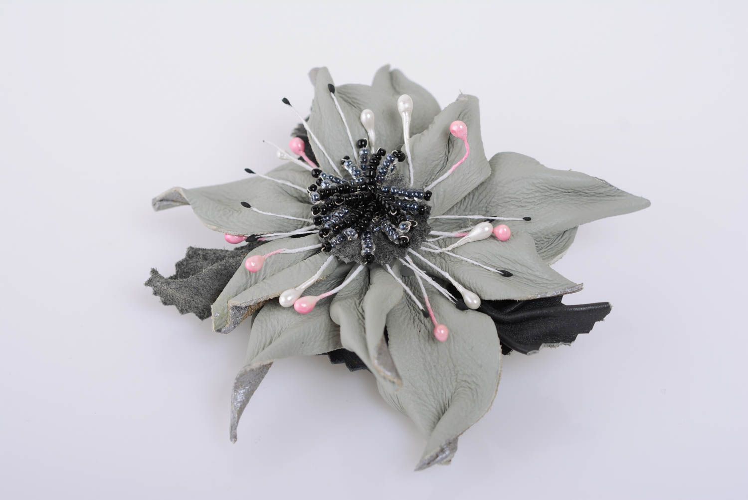 Broche fleur faite main barrette à cheveux en cuir naturel gris design original photo 3