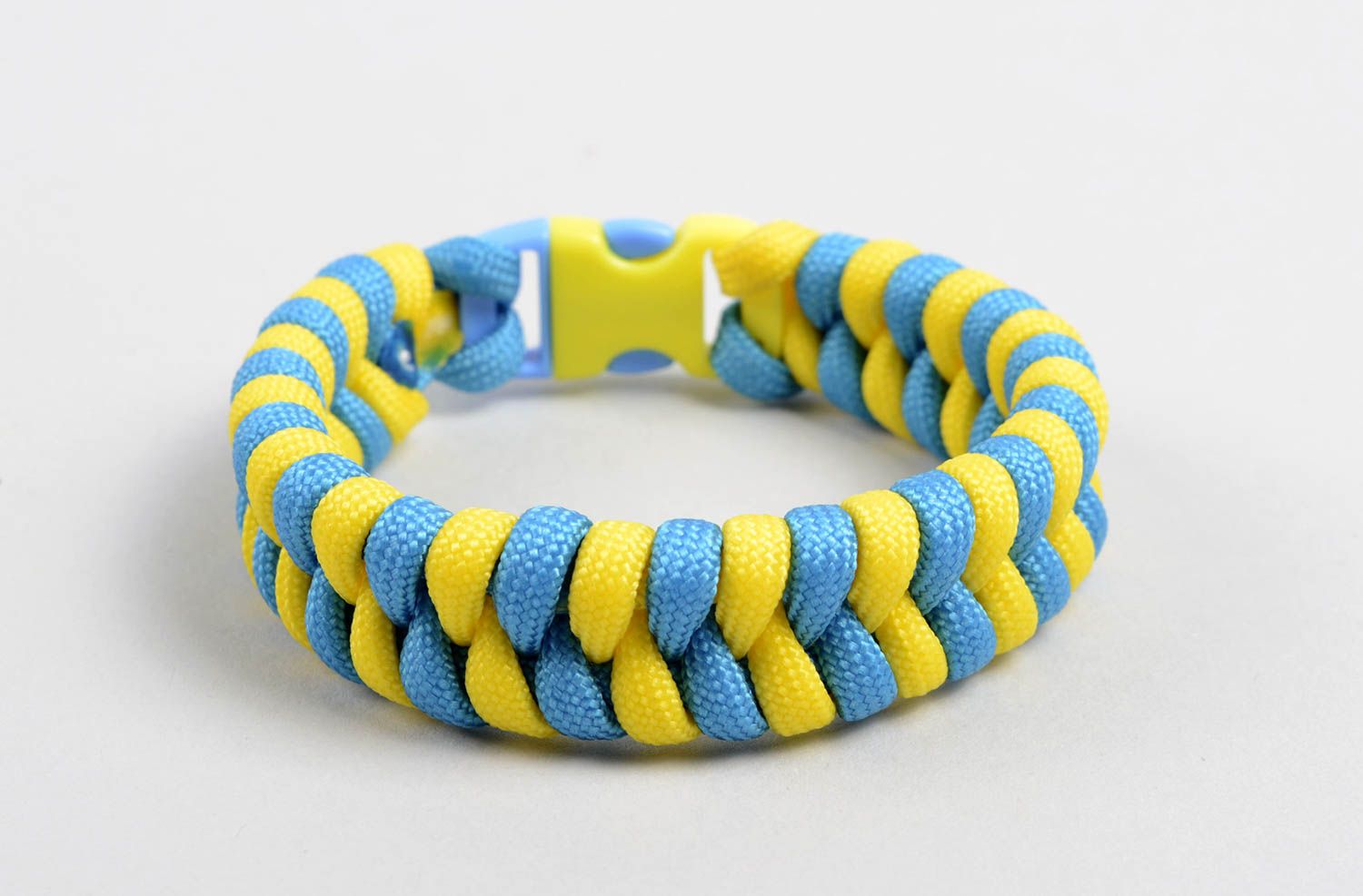 Beautiful handmade woven bracelet paracord bracelet survival tips gift ideas photo 1