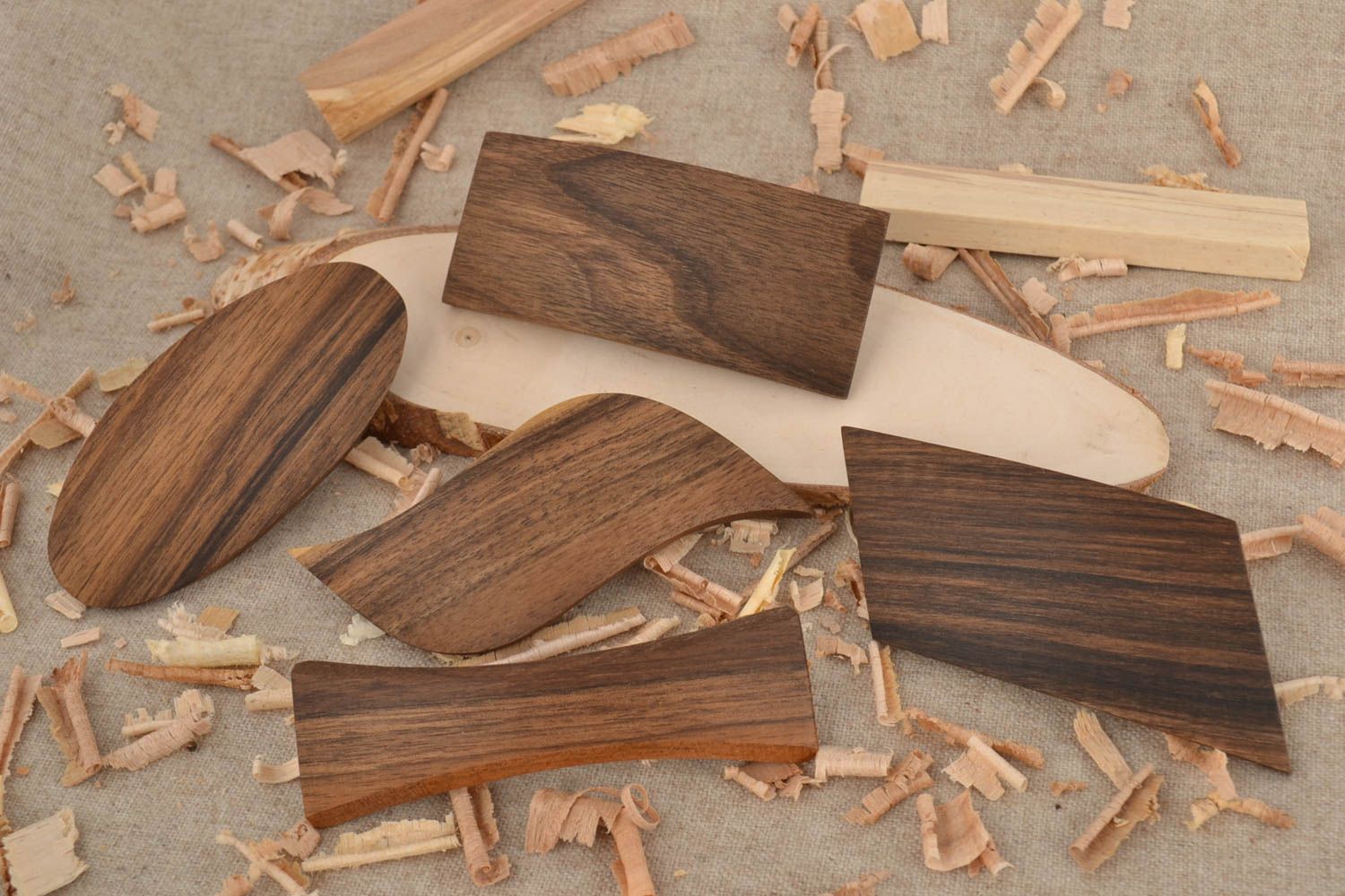 Conjunto de pasadores para el pelo artesanales de madera oscuros ecológicos 5 piezas  foto 1