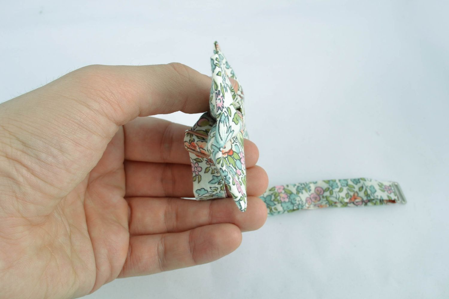 Текстильный галстук-бабочка ручной работы с цветочным принтом фото 2