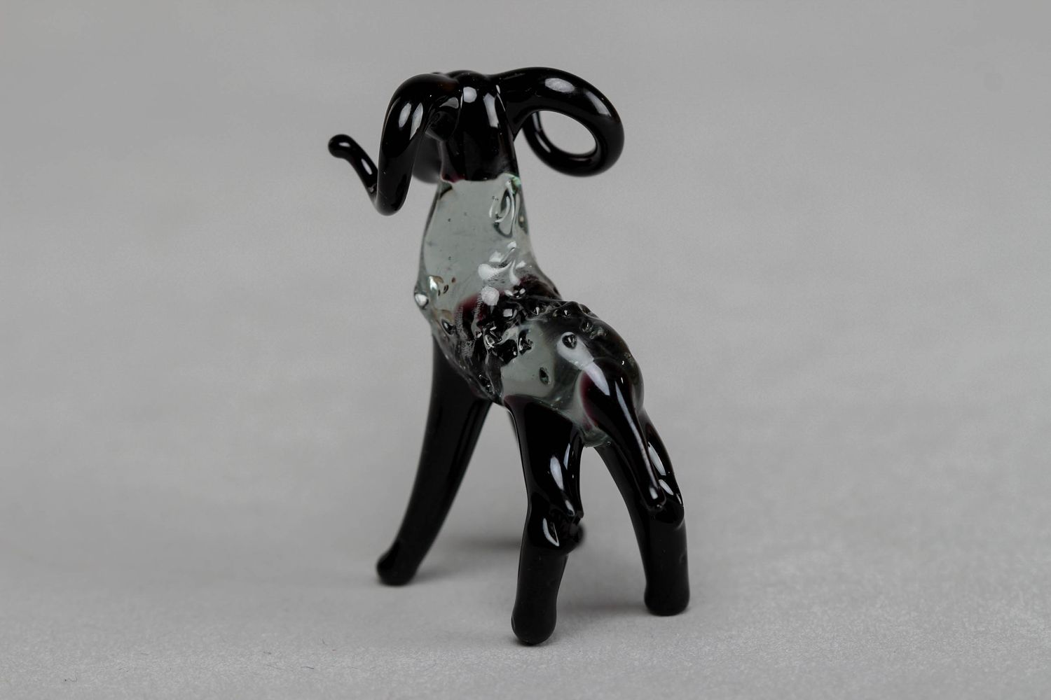 Figurine en verre au chalumeau faite main Mouton noir photo 2
