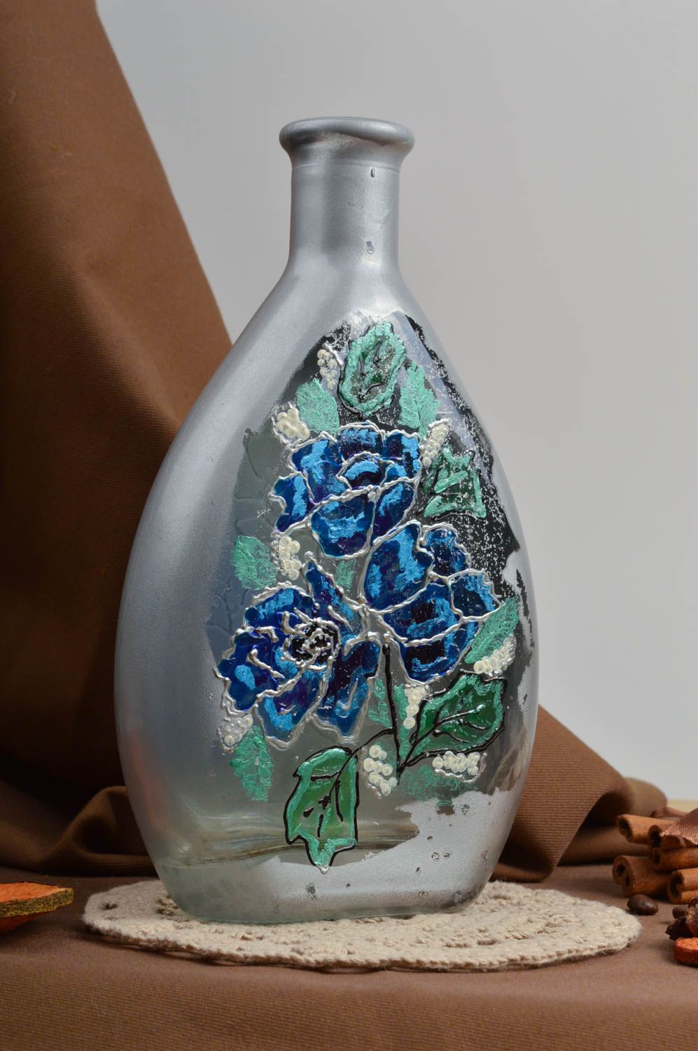 10 inches tall flat bottle shape vase glass with hand-painted blue roses 1,7 lb photo 1