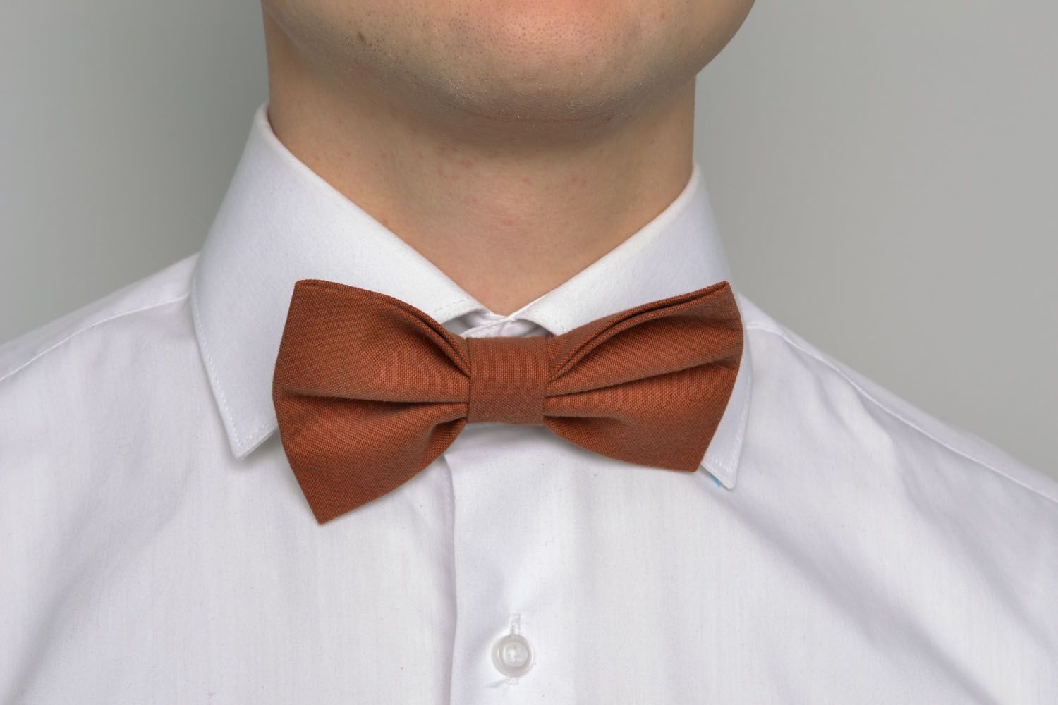 Brown bow tie photo 1