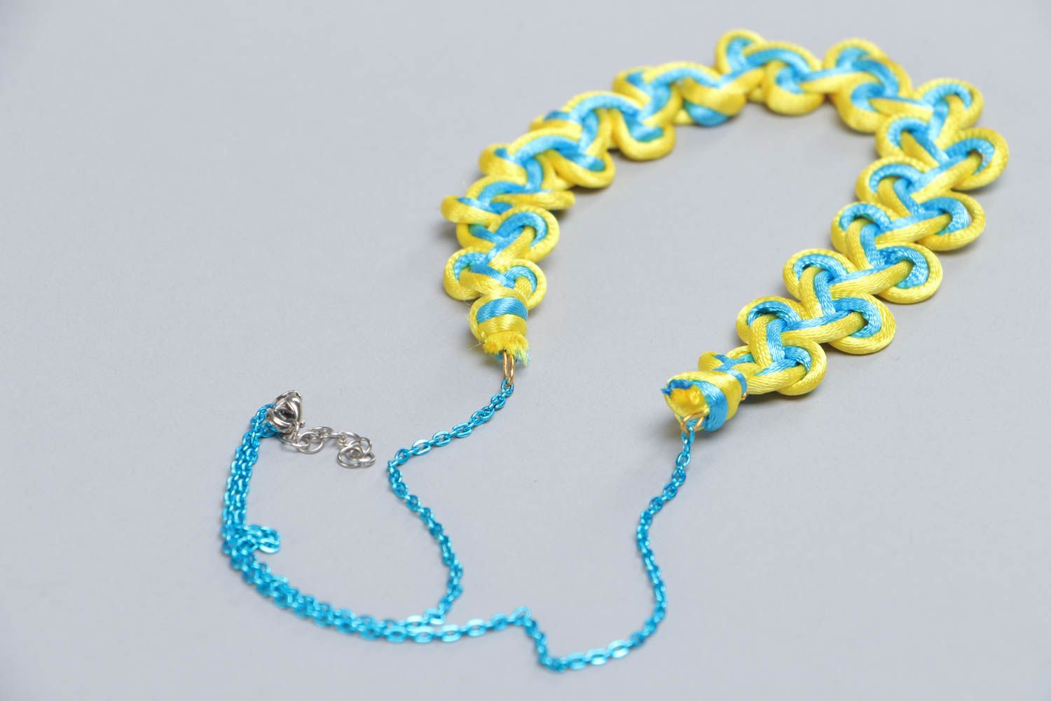 Колье из текстильных шнуров плетеное желто-голубое ручной работы летнее яркое фото 4