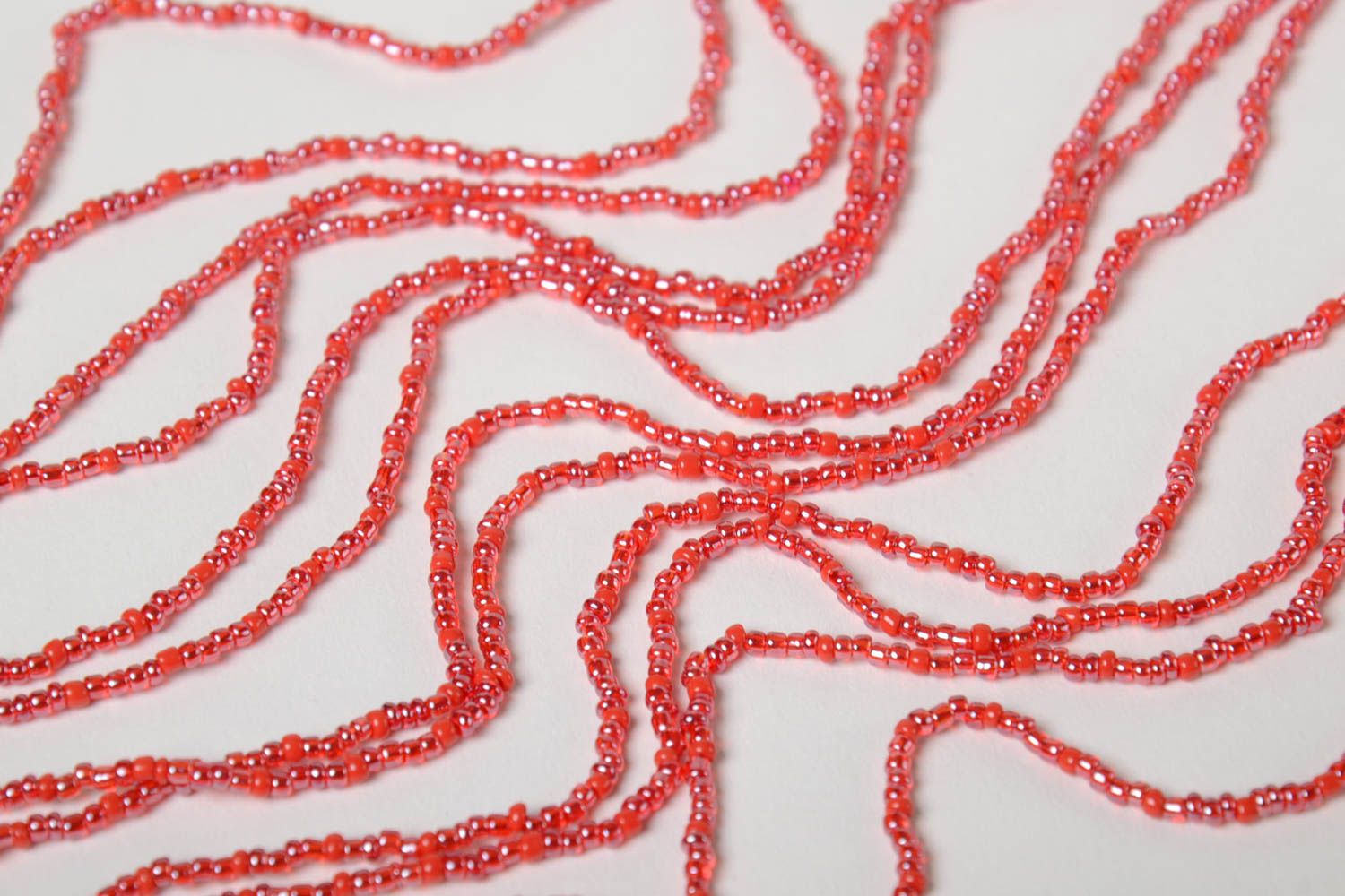 Collier multirang en perles de rocaille tchèques fait main rouge élégant photo 3