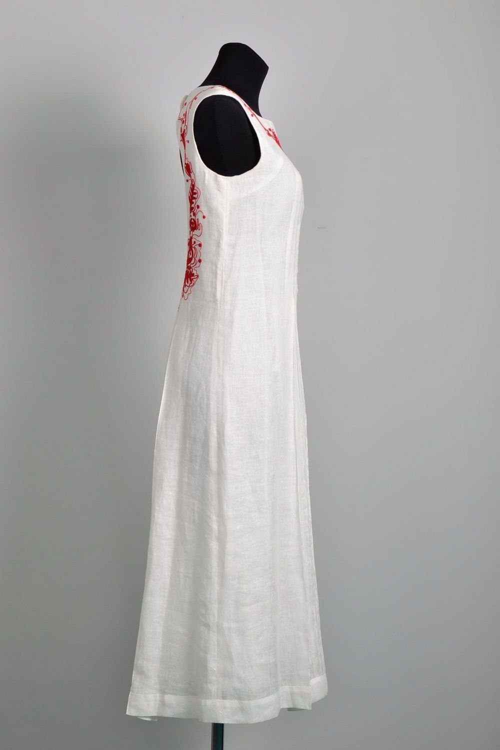 Weißes Kleid mit Stickerei foto 4