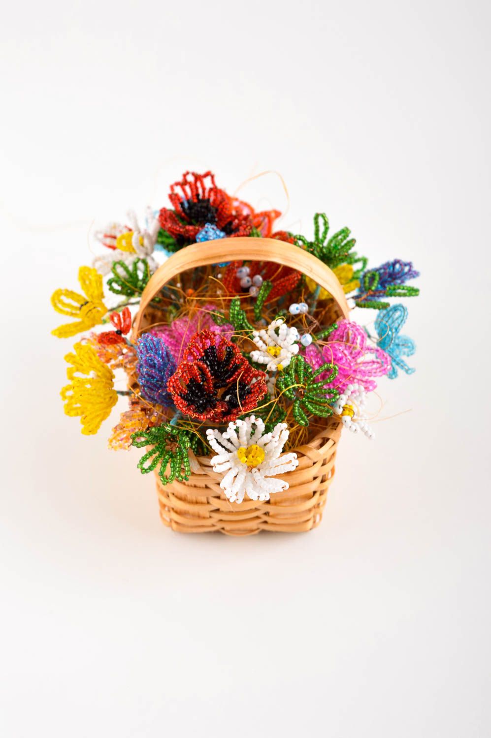 Маленькие цветочки из бисера хэнд медй бисерные цветы в корзине настольный декор фото 2