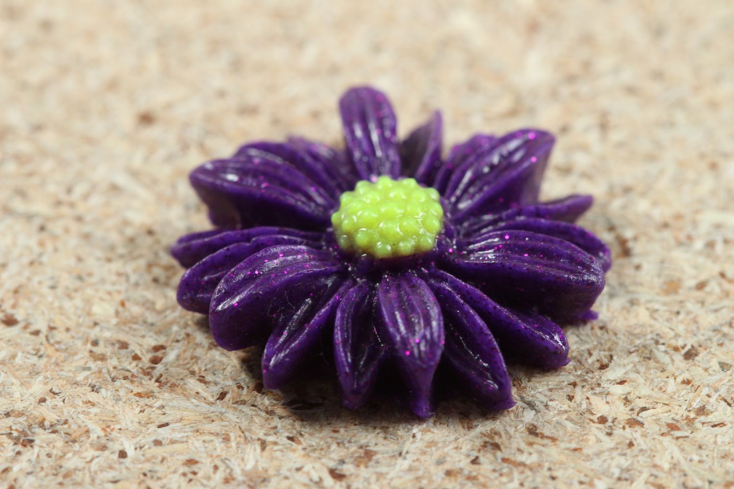Fleur en pate polymere fait main Fourniture bijoux violette Création de bijoux photo 1